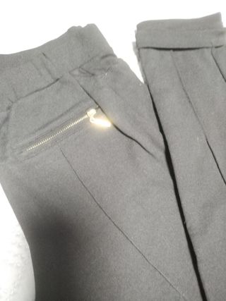 Pantalón tipo pitillo negro