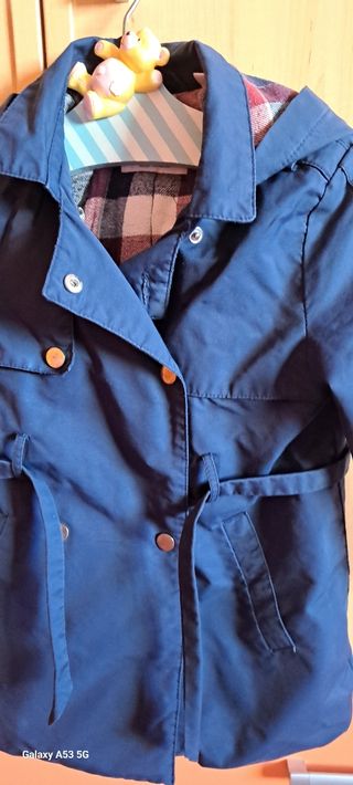 Gabardina marino niña zara