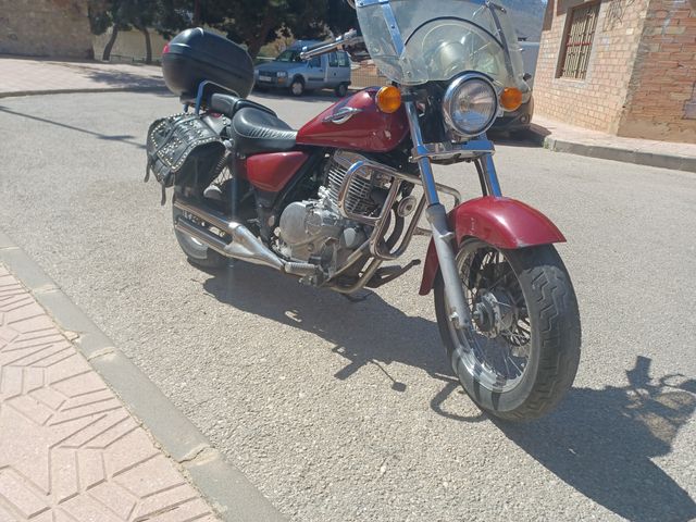 SUZUKI MARAUDER 250