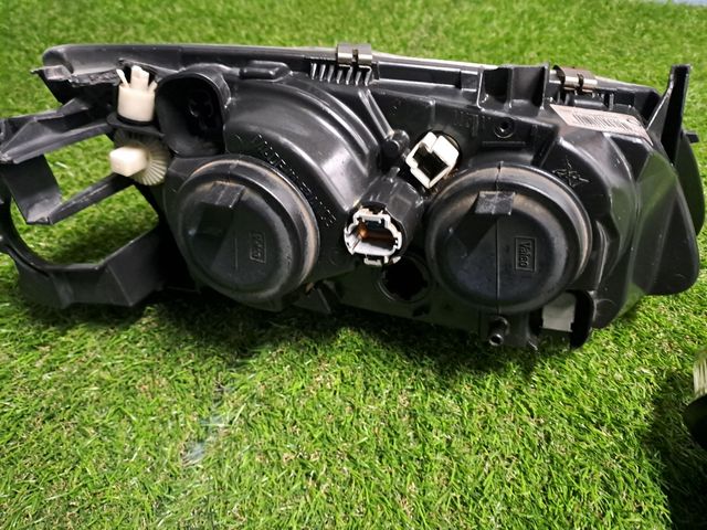 Pilotos Focos Delanteros Nissan Almera