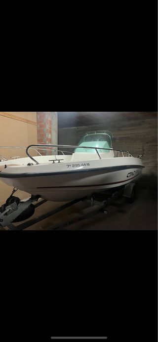 Barca con motor y remolque, Algo negociable