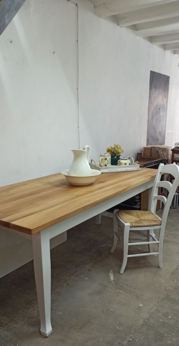 Mesa de madera maciza de roble