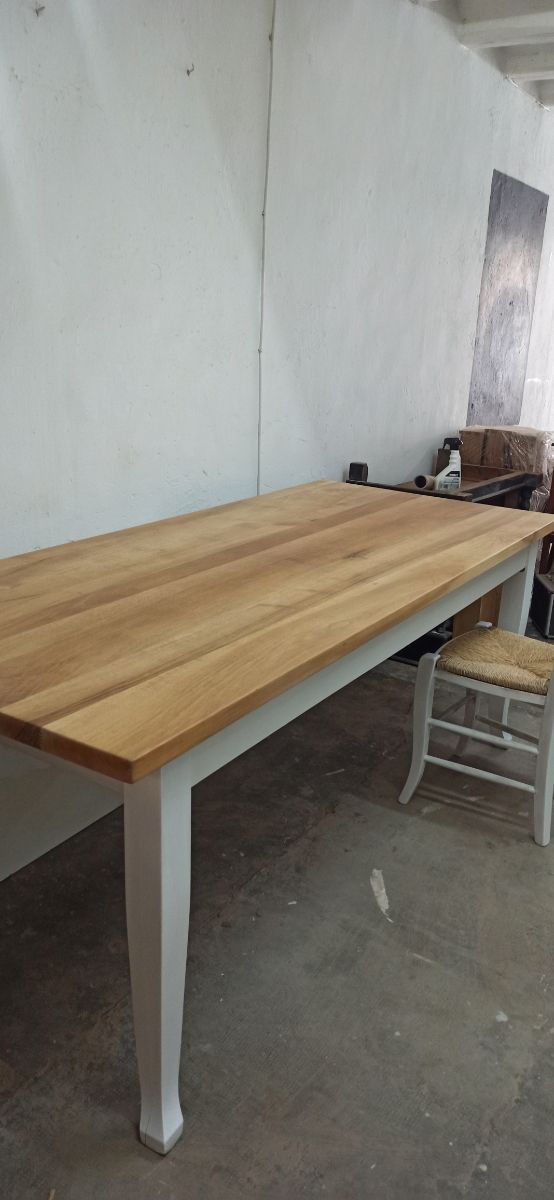 Mesa de madera maciza de roble