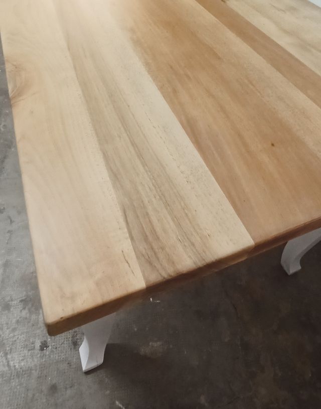 Mesa de madera maciza de roble