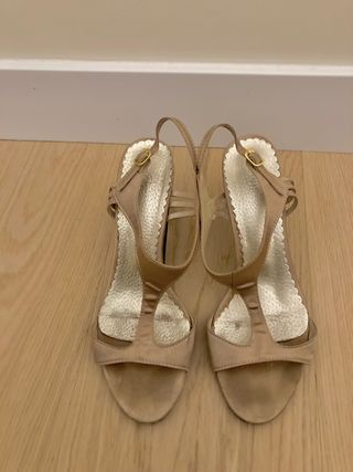 Sandalias doradas / vestir 