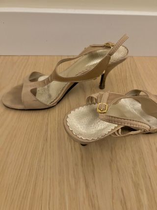 Sandalias doradas / vestir 
