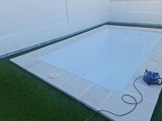 PISCINA 4,5X2,5 POLIESTER