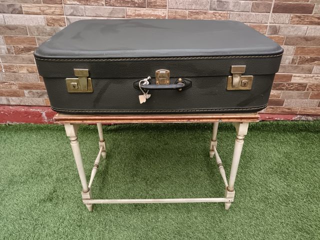 Escaparatismo, mesa maleta