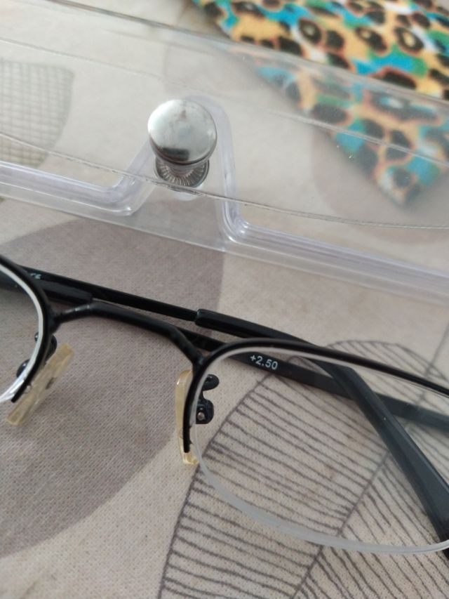 Dos fundas de gafas de cerca regalo gafas 2'5