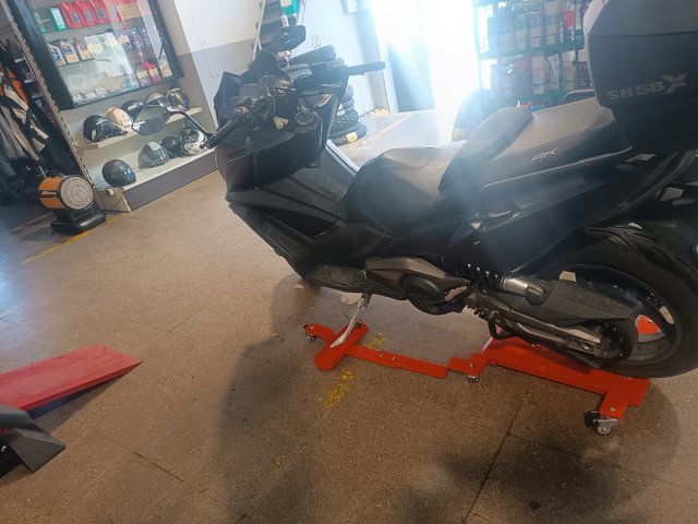 soporte para ayuda de aparcamiento de motos