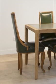 4 sillas comedor roble macizo con patas torneadas.