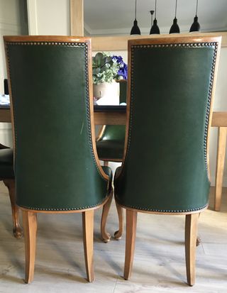 4 sillas comedor roble macizo con patas torneadas.