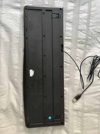 Trust Webcam + ratón HP + teclado Logitech