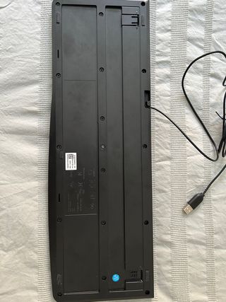 Trust Webcam + ratón HP + teclado Logitech