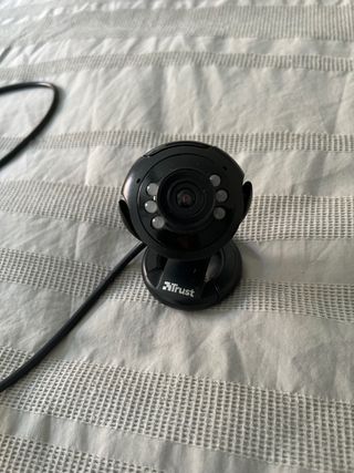 Trust Webcam + ratón HP + teclado Logitech