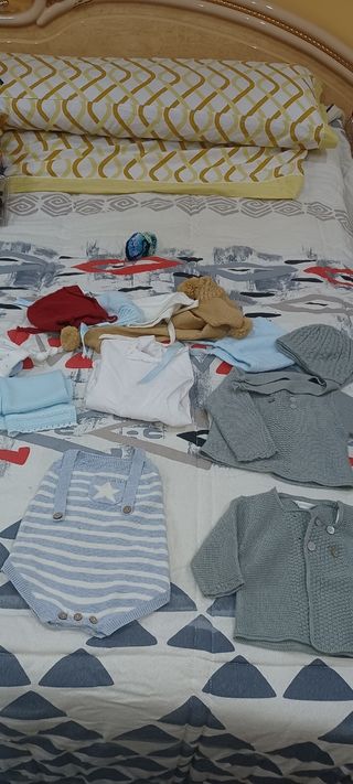 saco azul, 6 gorro toreras y suéter de 1 a 3 meses