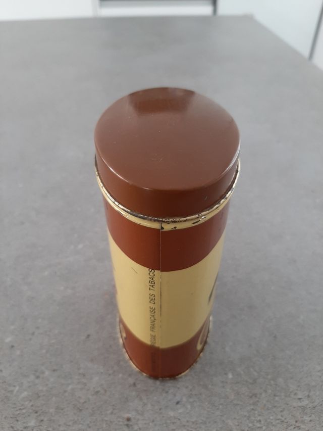 Caja metálica vintage