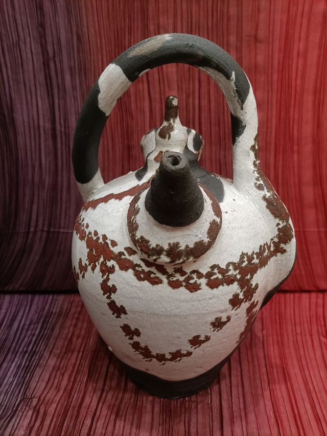 Botijo negro beige y marrón