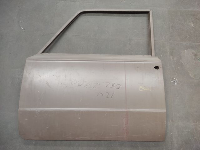 Seat 124 D puerta delantera Iz