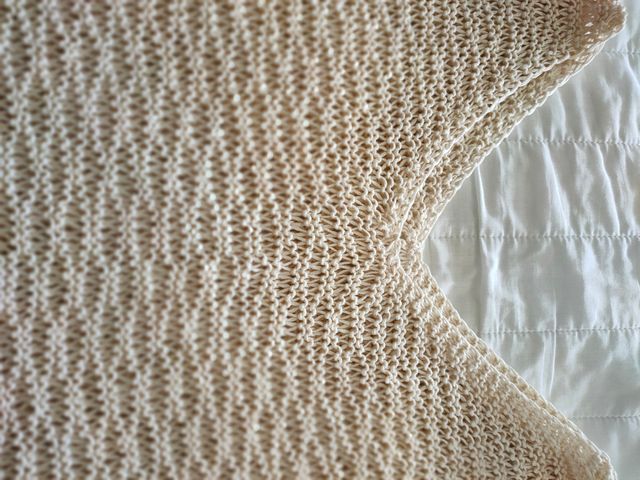 Amplio jersey de pico hecho a mano.