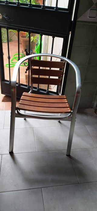 Mesa de madera de Teka y sillas compañeras