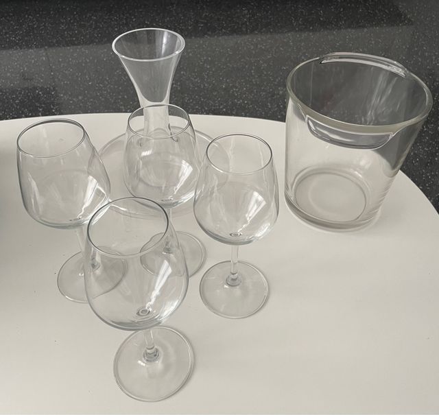 Copas vino, decantador y cubitera
