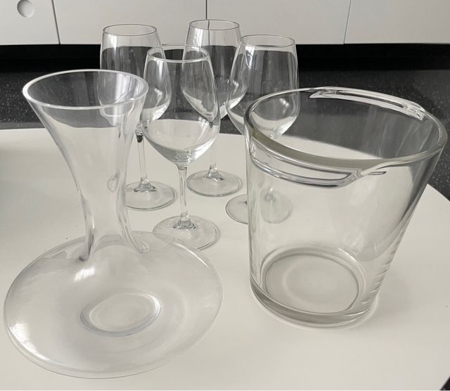 Copas vino, decantador y cubitera