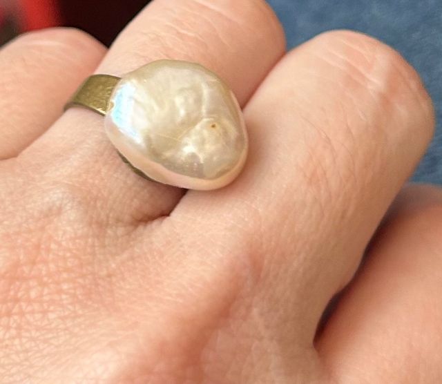 Anillo perla blanca plana barroca