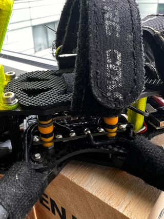 Dron FPV con accesorios