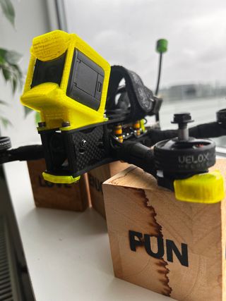 Dron FPV con accesorios