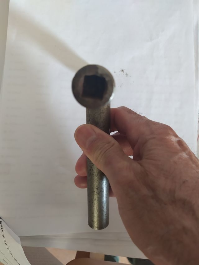 llave de apertura de arquetas tipo T