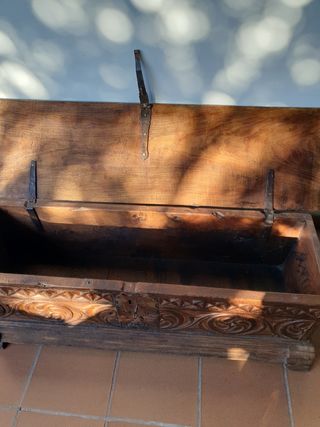 Baúl arcón antiguo de madera