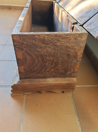 Baúl arcón antiguo de madera