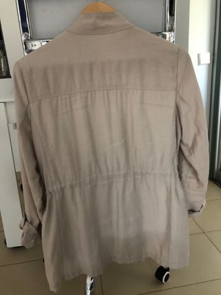 Chaqueta trenka de entretiempo de Zara beige