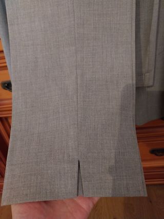 Traje chaqueta gris perla.