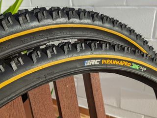 IRC ピラニアPRO 2 NEW IRC Piranha Pro 26 x 2.0 Mountain Bike Tires Vintage