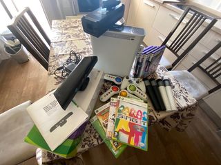 X-Box 360 +Kinect +4 mandos +4 micros+8 juegos