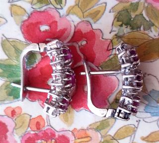 JUEGO DE ANILLO Y PENDIENTES DE PLATA Y RUBIES