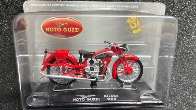 Moto Guzzi Airone 250cc, escala 1/24.