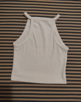 Minifalda pantalón negra y dos tops. Breshka