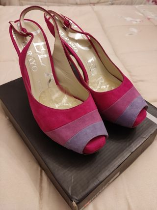 Sandalia de tacón en ante