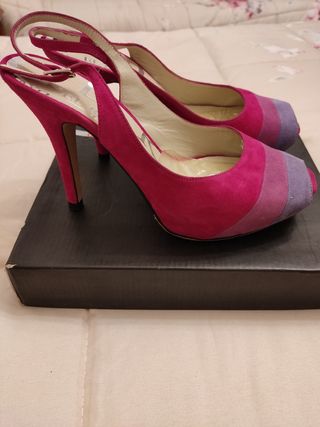 Sandalia de tacón en ante