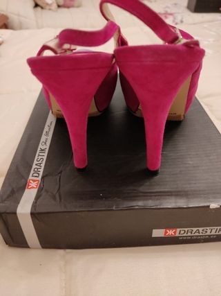 Sandalia de tacón en ante