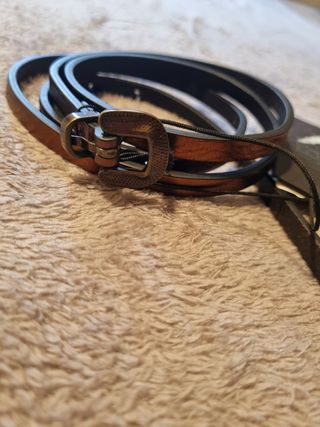 Cintura da donna marca Replay.