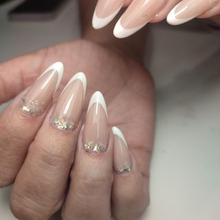 manicurista con experiencia en uñas acrílicas 
