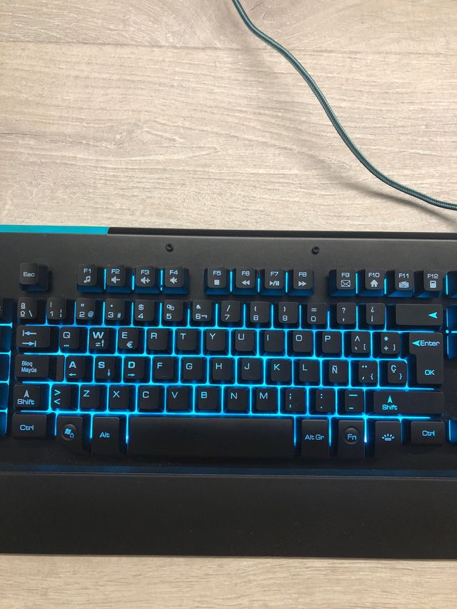 Teclado gaming semimecánico nacon para pc o play