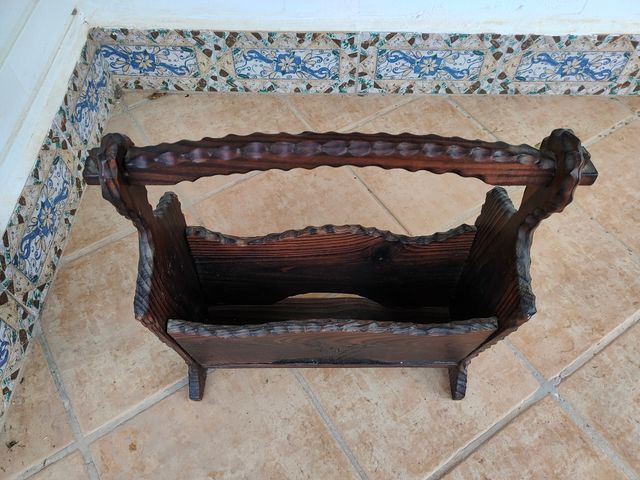 Revistero de madera