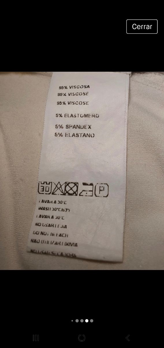 Camiseta con mangas de ganchillo y flecos.  Penélo