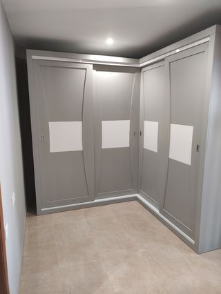 Armario rincón gris