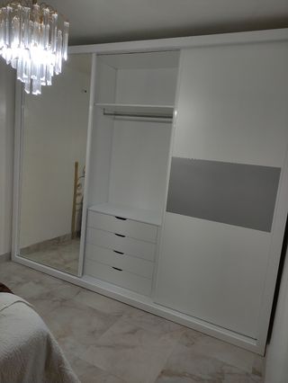 Armario blanco y plata  Anduj